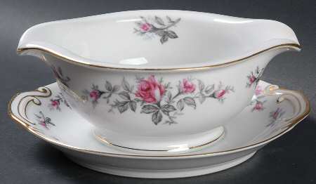 Roxanne Gravy Boat with Attached Underplate