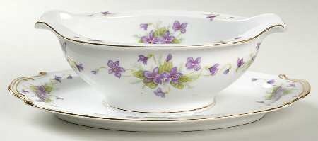 Viola Gravy Boat with Attached Underplate