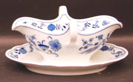 Blue Onion Gravy Boat with Attached Underplate