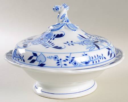 Blue Onion Round Covered Vegetable