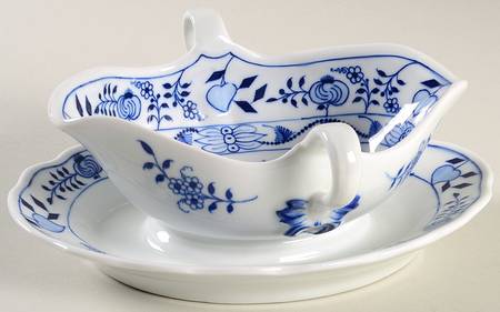 Blue Onion Gravy Boat with Attached Underplate