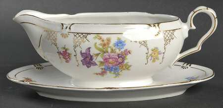 Dresd Gravy Boat with Attached Underplate