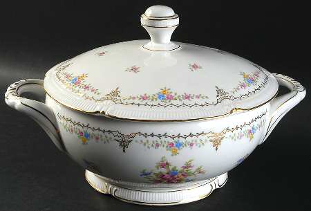 Elizabeth Round Covered Vegetable
