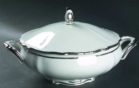 Heirloom Platinum Round Covered Vegetable