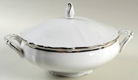 Heirloom Platinum Round Covered Vegetable