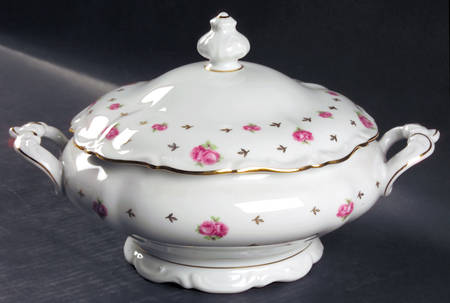Heritage (Rosebuds) Round Covered Vegetable