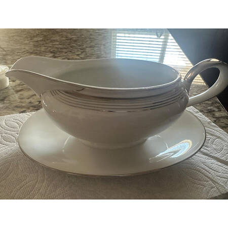 Platinite Gravy Boat with Attached Underplate