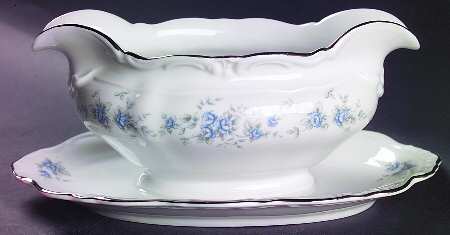 Renaissance II Gravy Boat with Attached Underplate