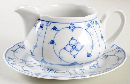Strawflower (Scalloped) Round Gravy Boat & Underplate (Salad Plate)