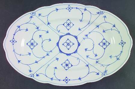 Strawflower (Scalloped) 15" Oval Serving Platter
