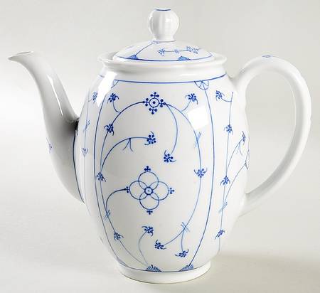 Strawflower (Scalloped) Coffee Pot & Lid