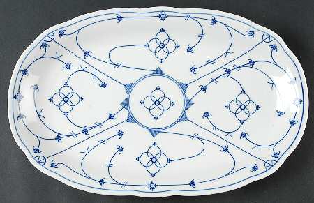 Strawflower (Scalloped) 14" Rectangular Serving Platter