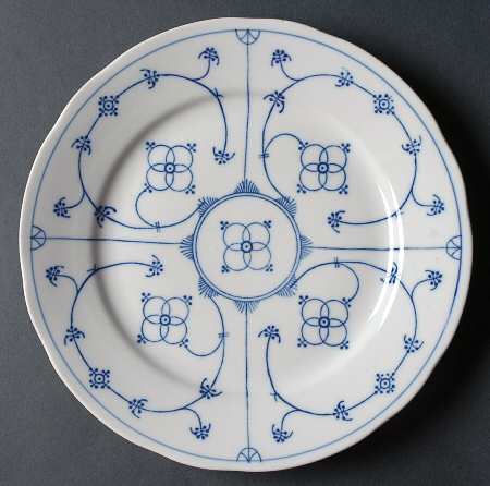 Strawflower (Scalloped) Luncheon Plate