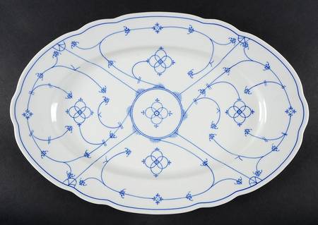 Strawflower (Scalloped) 14" Oval Serving Platter