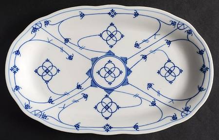 Strawflower (Scalloped) 11" Rectangular Serving Platter