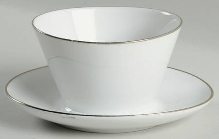 Symphony Gravy Boat with Attached Underplate