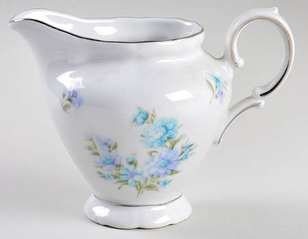 Tivoli (Scallop, Scroll Fan Edge) Creamer