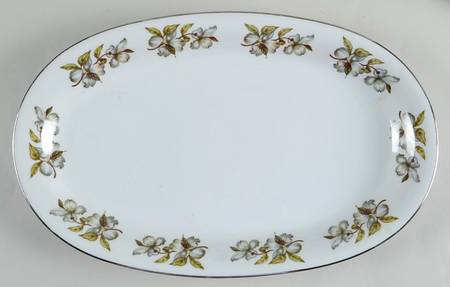 Dogwood (Smooth, Coupe) 15" Oval Serving Platter