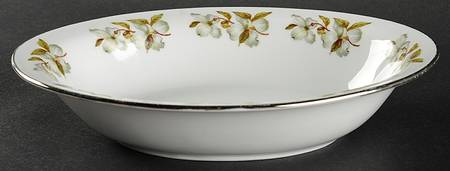Dogwood (Smooth, Coupe) 9" Oval Vegetable Bowl