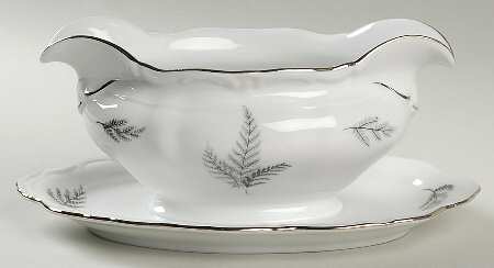 WIG15 Gravy Boat with Attached Underplate