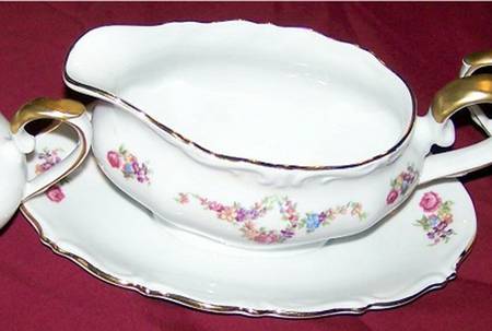 WIG195 Gravy Boat with Attached Underplate