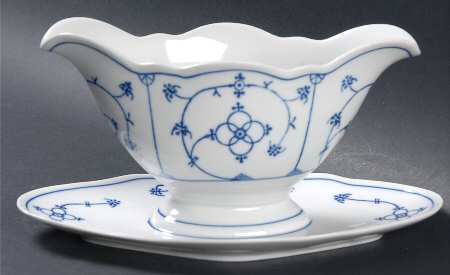 Strawflower (Smooth) Gravy Boat with Attached Underplate