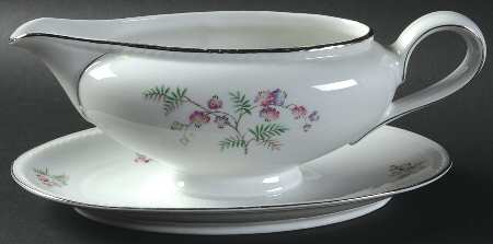 WIG81 Gravy Boat with Attached Underplate