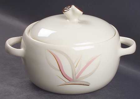 Dragon Flower 1.5 Qt Round Covered Casserole