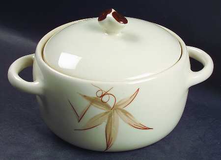 Passion Flower 1.5 Qt Round Covered Casserole