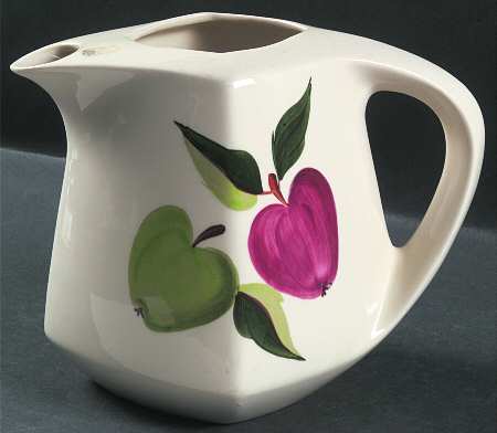 WIN3 64 Oz Pitcher