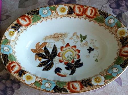 The Alhambra 9" Oval Vegetable Bowl