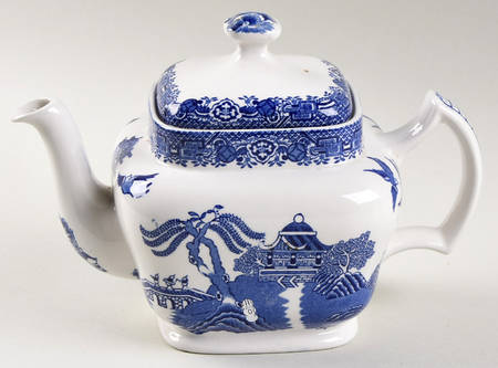 Blue Willow (Older) Teapot & Lid