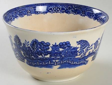 Blue Willow (Older) Cranberry Bowl