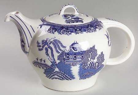 Blue Willow (Older) Teapot & Lid