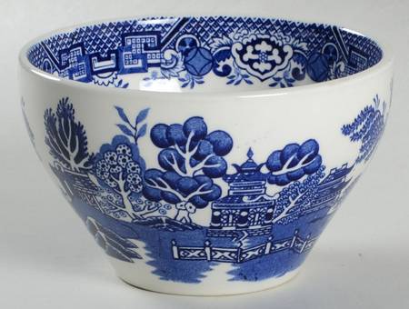 Blue Willow (Older) Cranberry Bowl