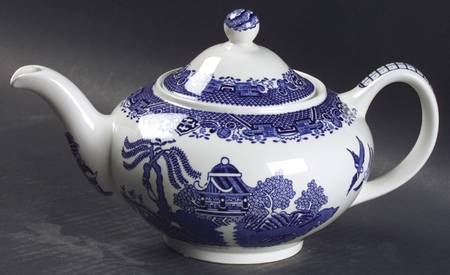 Blue Willow (Older) Teapot & Lid