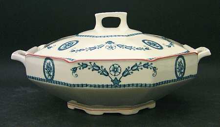 Broadmoor Blue Round Covered Vegetable