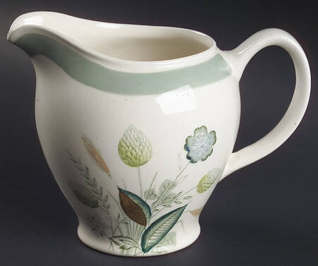 Clovelly (Green Shaded Clover) 21 Oz Pitcher