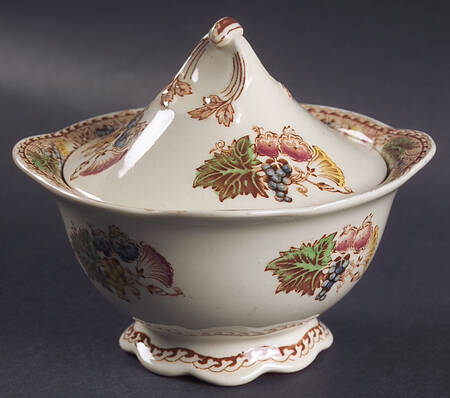 Hyde (Scalloped Edge) Sugar Bowl & Lid