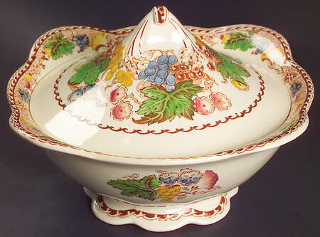 Hyde (Scalloped Edge) Round Covered Vegetable