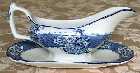 Tsing (Blue) Gravy Boat with Attached Underplate