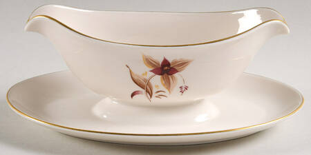 Trillium Gravy Boat with Attached Underplate