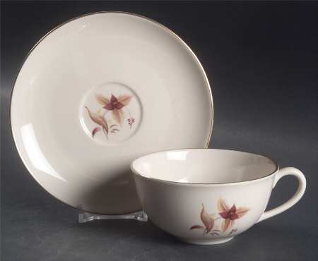 Trillium Flat Cup & Saucer Set