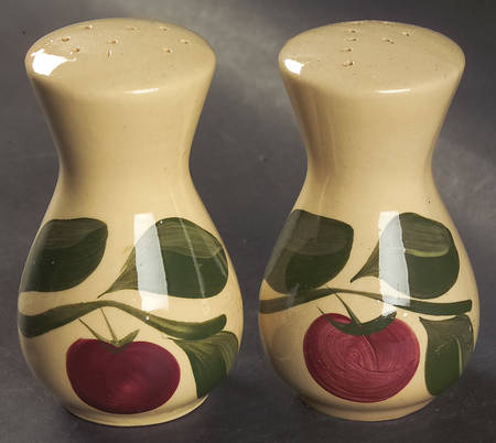 Apple Salt & Pepper Set