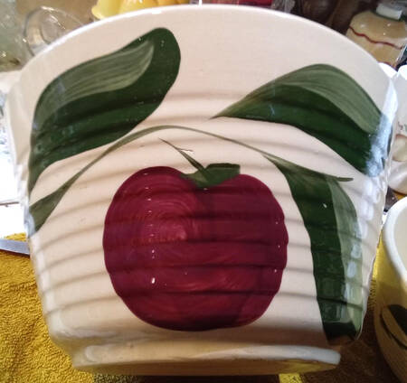Apple 6" Ribbed Mixing Bowl