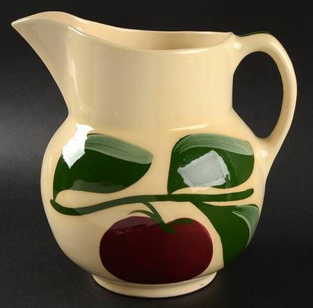 Apple 64 Oz Pitcher