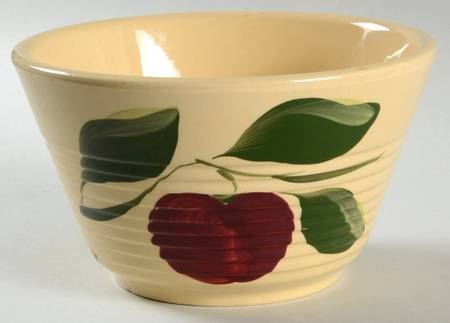 Apple 7" Ribbed Mixing Bowl