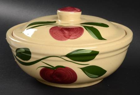 Apple 1 Qt Round Covered Casserole