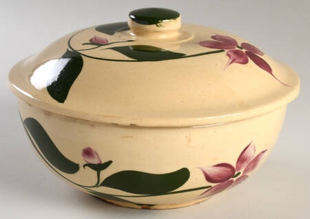 Starflower Round Covered Baker