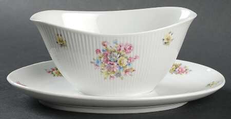 RXH58 Gravy Boat with Attached Underplate